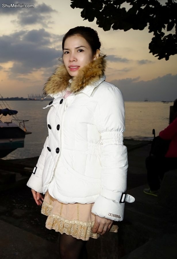 性感美妇王翠嫂来到海边浪一圈，有粉丝吗[第11张/共16张]