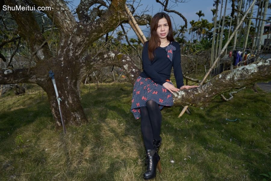 花裙黑高跟的美妇周末爬个小山，熟女进行时[第4张/共16张]