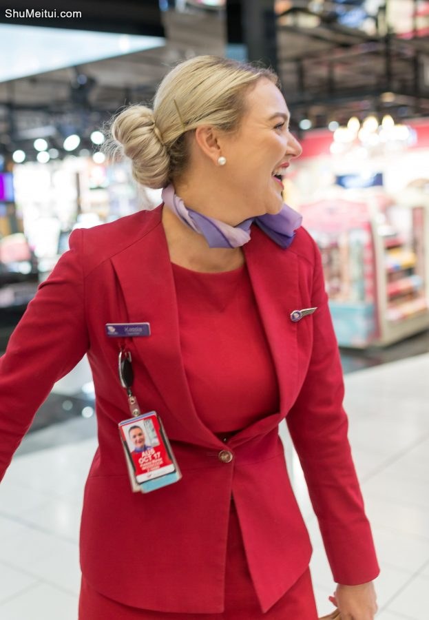 热情四溢的法国空姐们，红色制服看起来好性感呀[第3张/共8张]