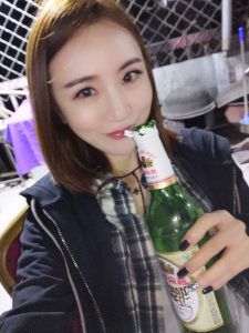 喜欢去山里游玩的有情调美妇香香这腿这身材太美了