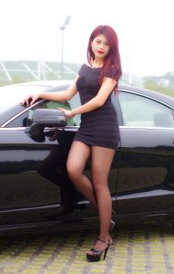 天使的脸庞魔鬼的身材再搭配黑丝长腿，粤嫂真是太靓了