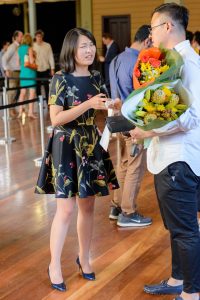 小媳妇飞来查岗来了花裙细腿娃娃脸好可爱的小熟女