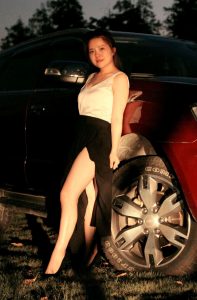 爱拍晚霞的落日嫂丰满熟妇当车模