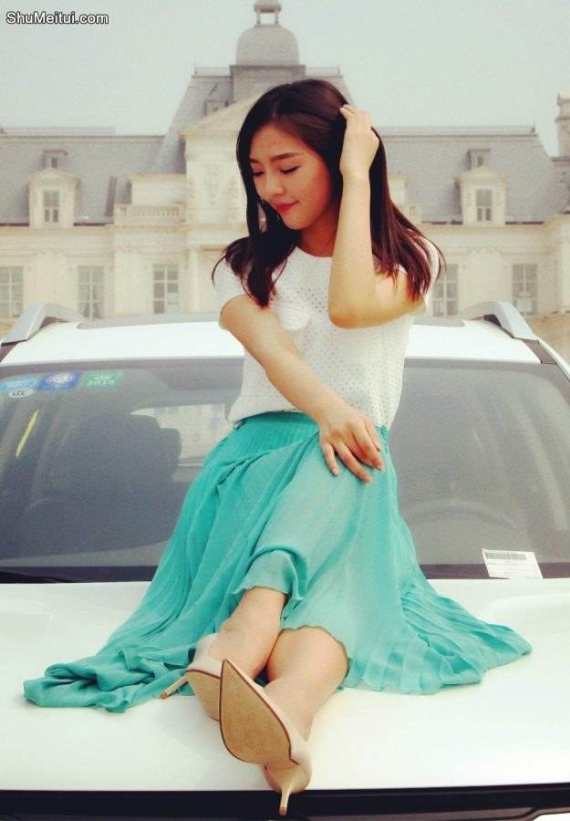 天仙般的美妇好美好美黑色长裙牛仔短裤好性感[第3张/共29张]