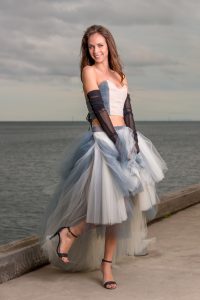 大方得体的国外美妇来拍写真，看来所有女人都一样没事来套写真玩