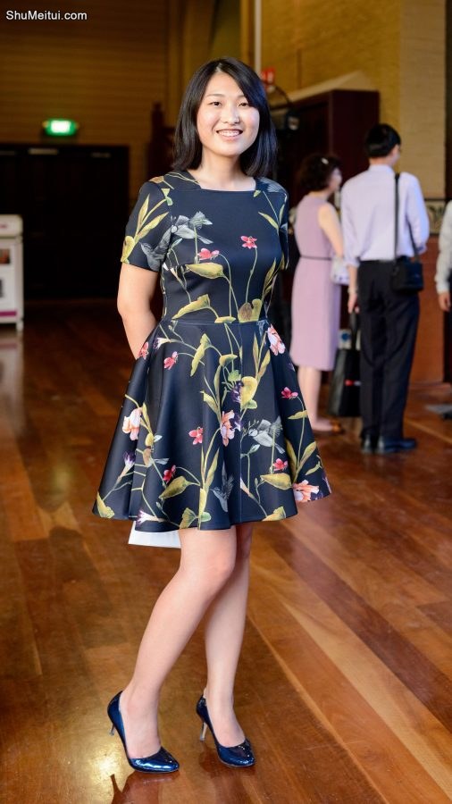 小媳妇飞来查岗来了花裙细腿娃娃脸好可爱的小熟女[第8张/共8张]