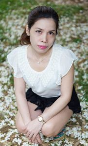 熟女王翠嫂超短裙小树林里诱惑摆拍此处省去一万字