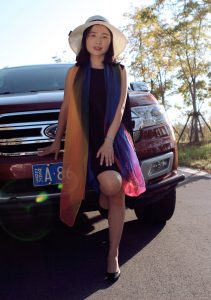 爱拍晚霞的落日嫂丰满熟妇当车模