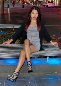 性感霸气按摩女美妇辛迪喝多了外国街头随意拍