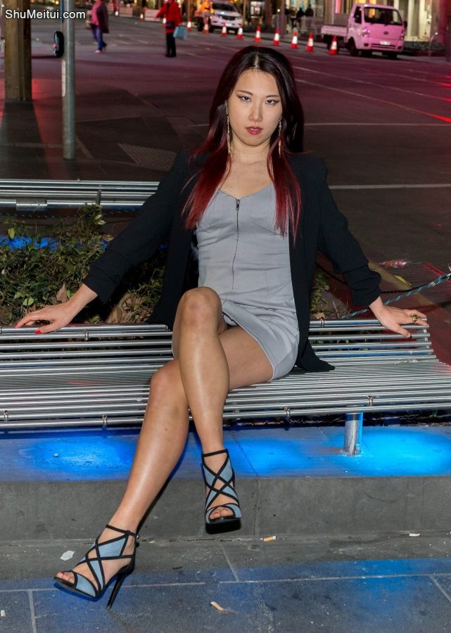 性感霸气按摩女美妇辛迪喝多了外国街头随意拍[第8张/共13张]