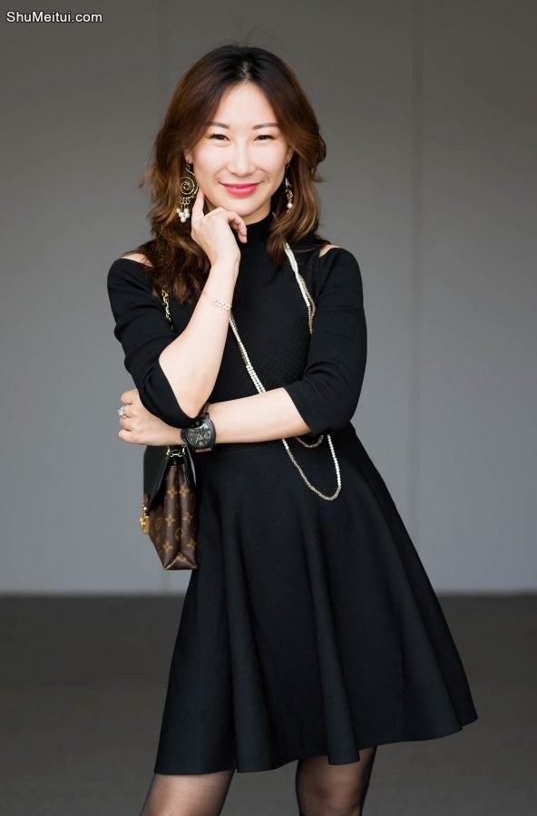 熟女优优陪客户参展，然后她就成了主角了[第11张/共13张]