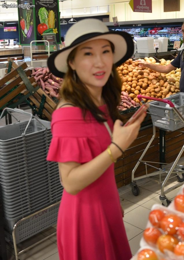 红裙长腿神采奕奕的美妇优优和小胖妞闺蜜[第4张/共7张]