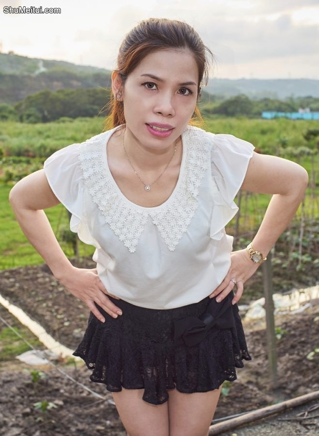 熟女王翠嫂超短裙小树林里诱惑摆拍此处省去一万字[第17张/共19张]