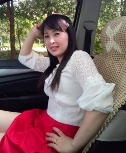 白衣红裙子的美妇魏大姐又出山抓男人了，看看靓不靓