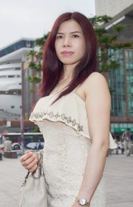 肉色短裙配白腿王翠嫂来港口吃海鲜喽