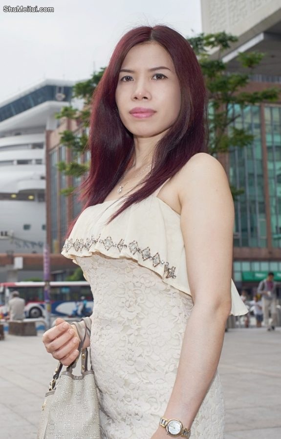 肉色短裙配白腿王翠嫂来港口吃海鲜喽[第1张/共8张]