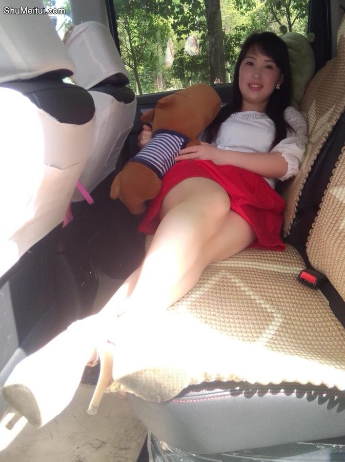 白衣红裙子的美妇魏大姐又出山抓男人了，看看靓不靓[第8张/共8张]