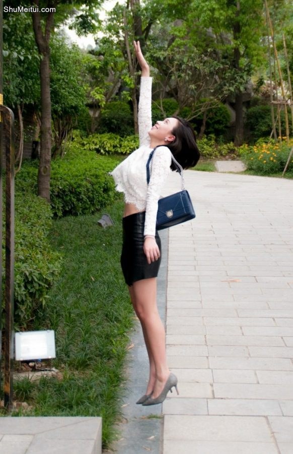 都市美妇短裙裹着大长腿妥妥得都市御姐范真性感[第2张/共12张]
