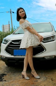 我保证从此我不再乱看小丫头了，我就只看性感美妇了