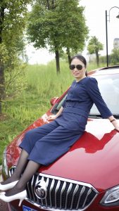 辣妈三七美妇黑丝花裙郊外一日游