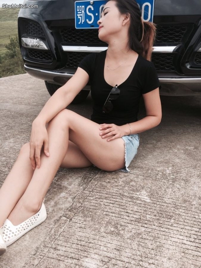 身材苗条的美妇姐姐短裤超短好清凉呀，适合抄底[第8张/共18张]