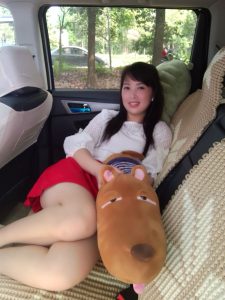 白衣红裙子的美妇魏大姐又出山抓男人了，看看靓不靓