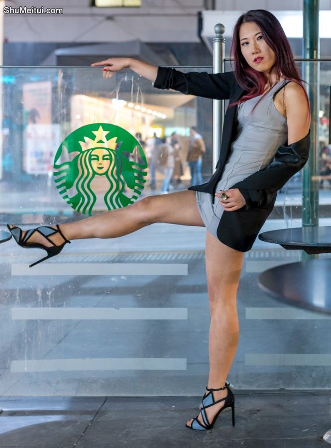 性感霸气按摩女美妇辛迪喝多了外国街头随意拍[第5张/共13张]