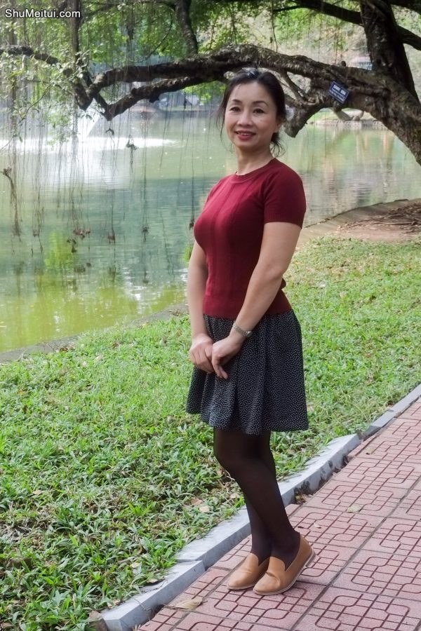 两位不同身材的熟女大姐外出拍照选一个吧[第7张/共33张]