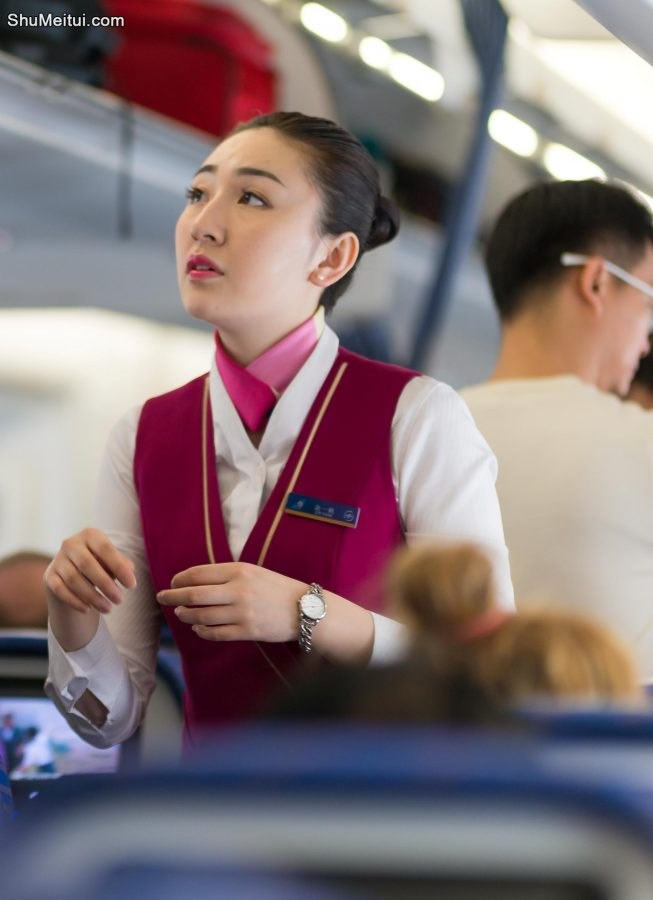 漂亮且俏皮的两空姐制服诱惑而且身材好[第4张/共12张]