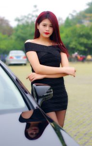 天使的脸庞魔鬼的身材再搭配黑丝长腿，粤嫂真是太靓了