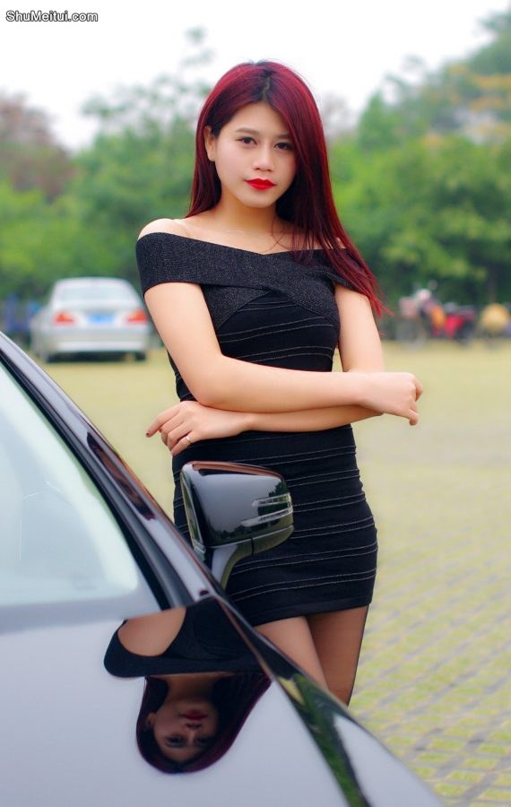 天使的脸庞魔鬼的身材再搭配黑丝长腿，粤嫂真是太靓了[第3张/共17张]