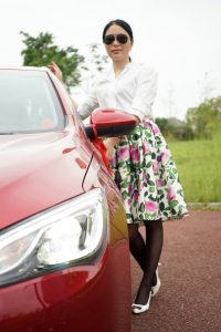 辣妈三七美妇黑丝花裙郊外一日游