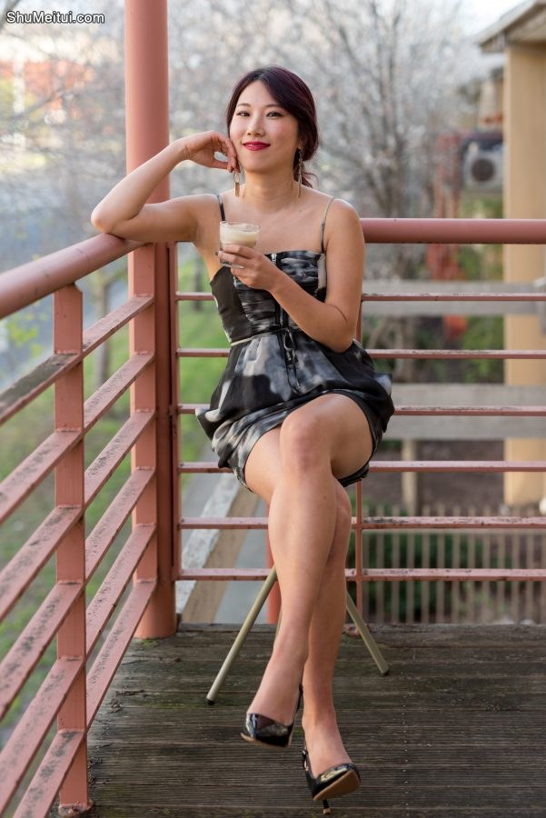 魔鬼身材美妇辛迪邀请你喝一杯，敢不敢[第5张/共22张]