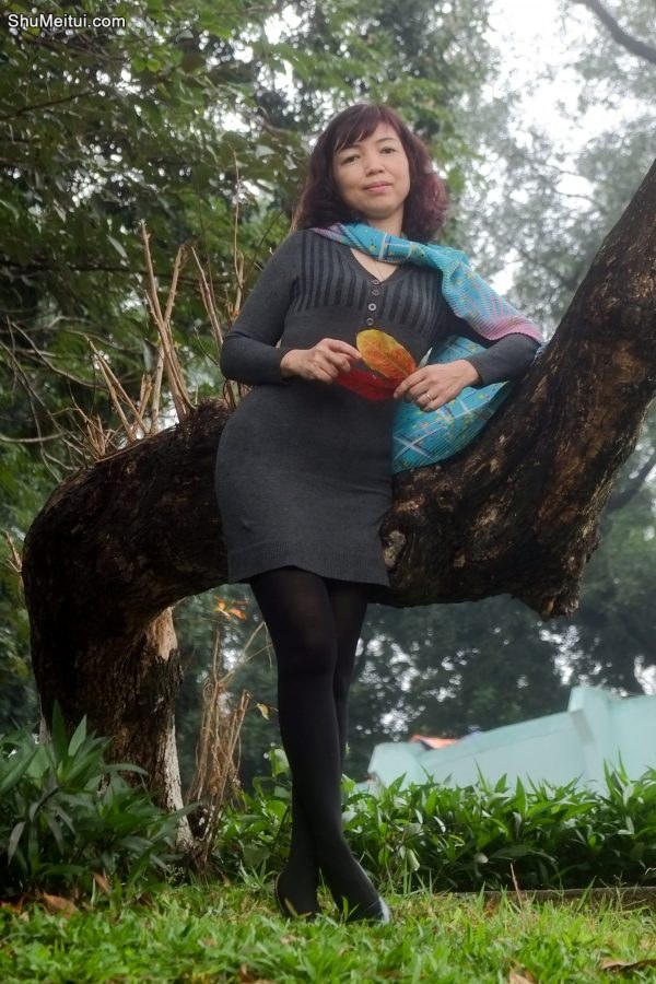 两位成熟美女大姐结伴拍照穿厚丝袜的腿型不错[第35张/共35张]