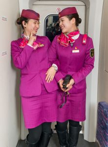 高铁上的美女厚丝皮靴乘务员最接地气最漂亮和空姐比一点也不差哦