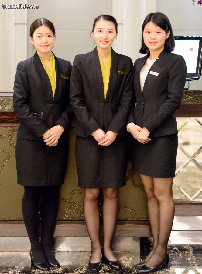酒店大厅的美女接待员一个个都是黑色丝袜和长腿，身材很婀娜哦[第7张/共7张]