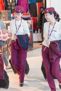 文莱航空的美女空姐们最后一张的回眸一笑好甜美