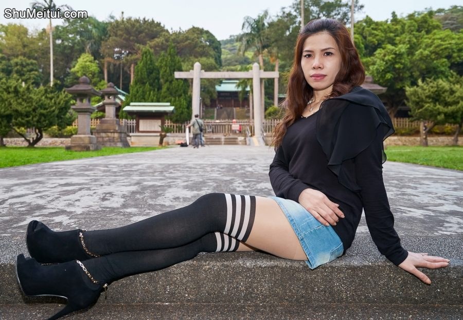 熟妇王翠嫂棉袜袜跟超短裙不惧走光[第15张/共16张]