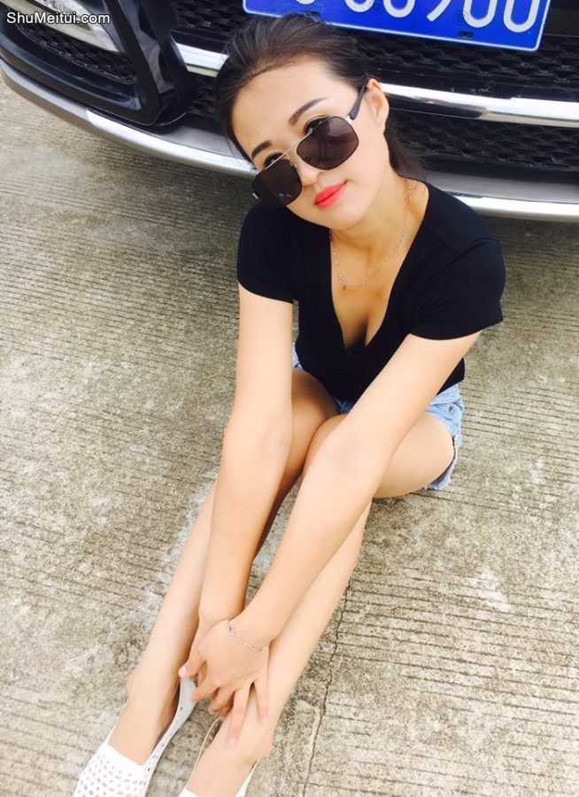 身材苗条的美妇姐姐短裤超短好清凉呀，适合抄底[第6张/共18张]