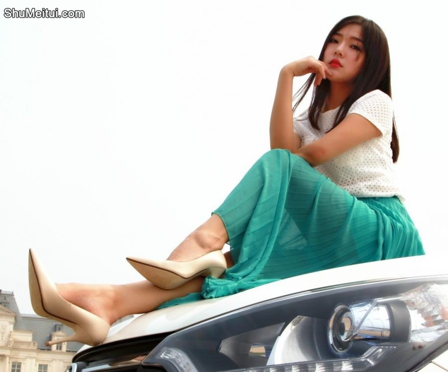 天仙般的美妇好美好美黑色长裙牛仔短裤好性感[第5张/共29张]