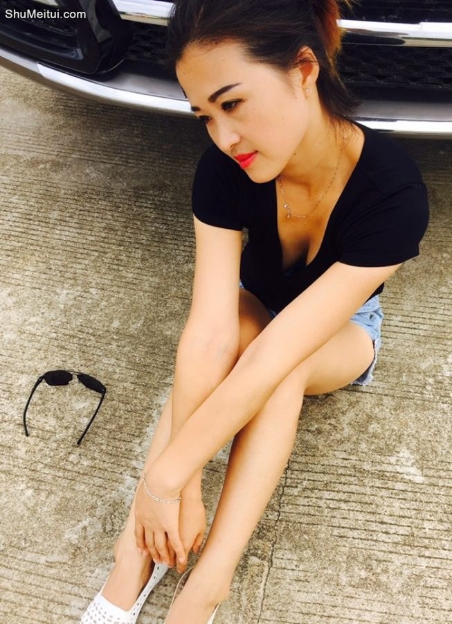 身材苗条的美妇姐姐短裤超短好清凉呀，适合抄底[第5张/共18张]