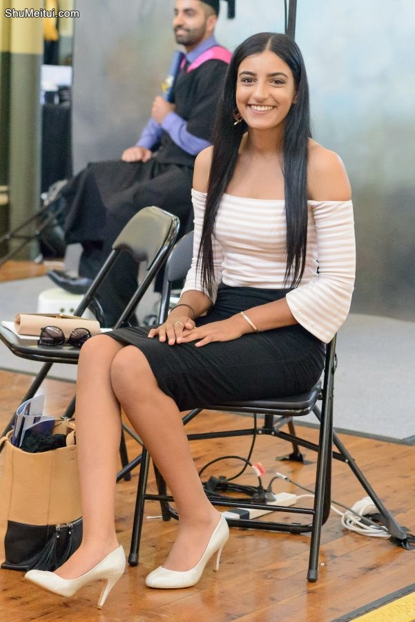 长相甜美的国外美妇，回眸一瞬间好迷人有木有[第1张/共4张]