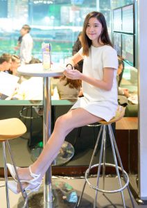 神似奶茶妹妹也是清纯的不得了老刘可别弄错了