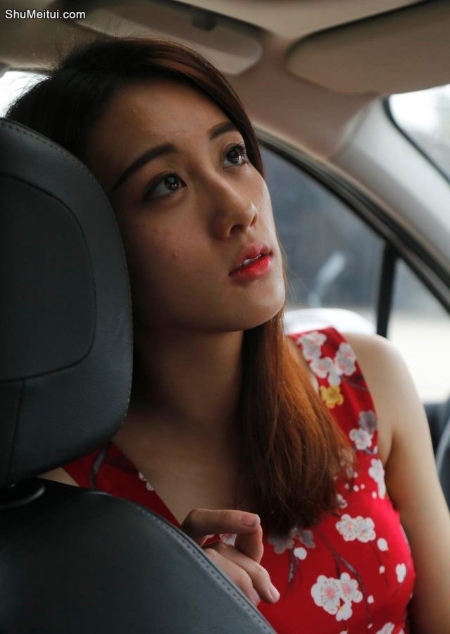 碎花红裙的性感美妇郝嫂，这颜值也太高了呀[第17张/共17张]