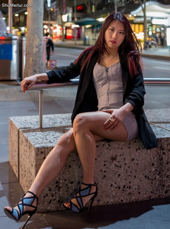 性感霸气按摩女美妇辛迪喝多了外国街头随意拍[第6张/共13张]