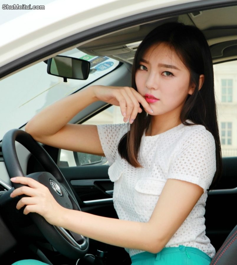 天仙般的美妇好美好美黑色长裙牛仔短裤好性感[第10张/共29张]