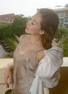 性感熟女优优一大早起来性欲超强，立马开始诱惑我了