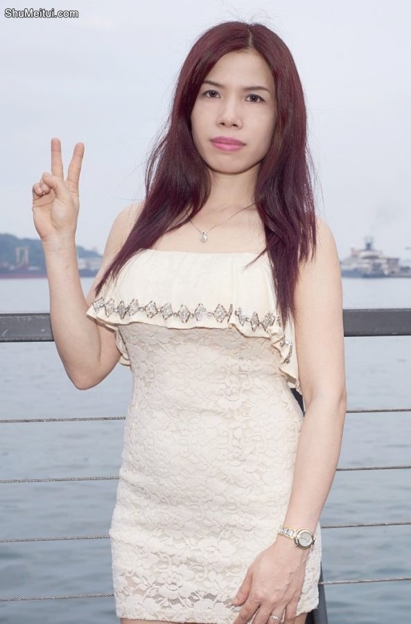 肉色短裙配白腿王翠嫂来港口吃海鲜喽[第7张/共8张]