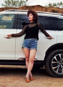 透视牛仔短裤的草帽姐妥妥的西北范不做作