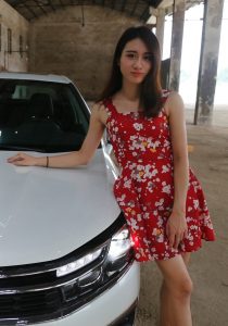 碎花红裙的性感美妇郝嫂，这颜值也太高了呀